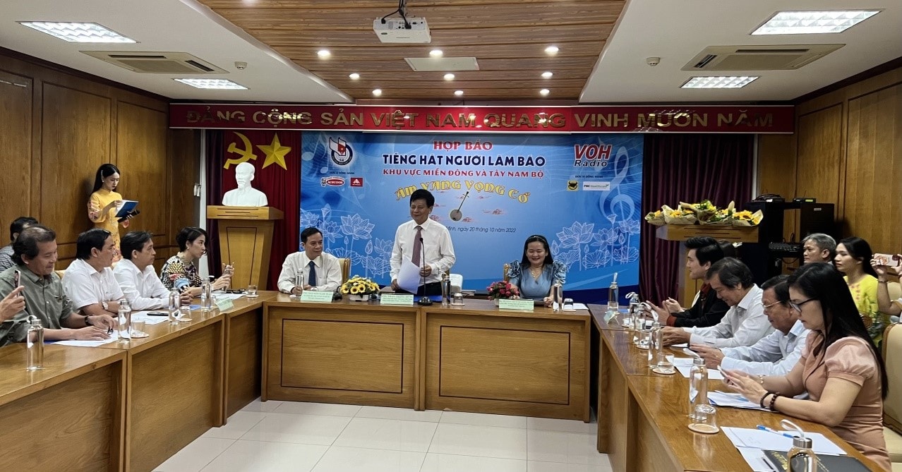 hoi thi tieng hat nguoi lam bao mien dong va tay nam bo hinh 1