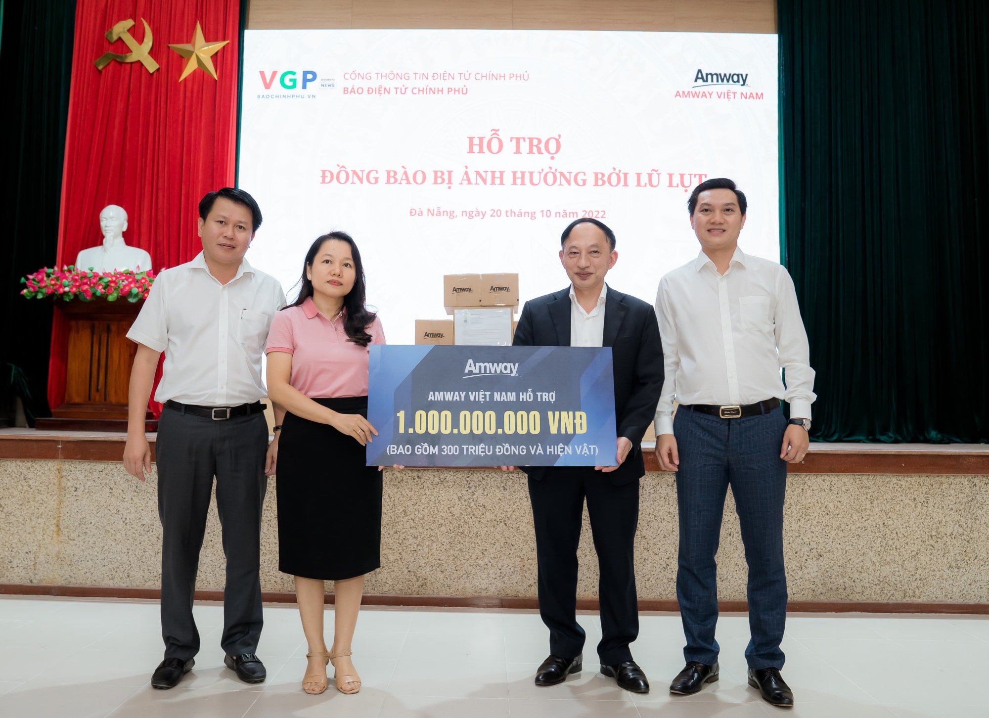amway viet nam chung tay cung tp da nang khac phuc thiet hai do thien tai hinh 1