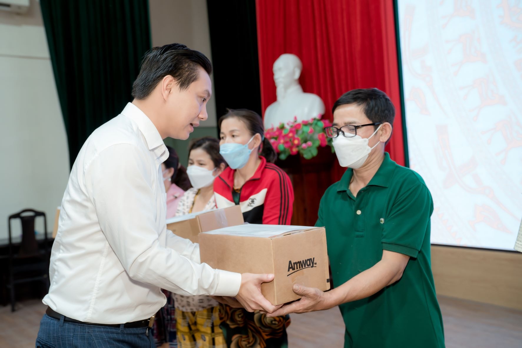 amway viet nam chung tay cung tp da nang khac phuc thiet hai do thien tai hinh 3