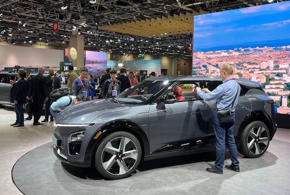 bao phap 4 mau suv cua vinfast lam mua lam gio tai paris motor show 2022 hinh 4