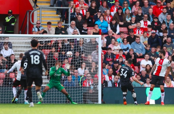 arsenal bi southampton cam chan o st marys hinh 1