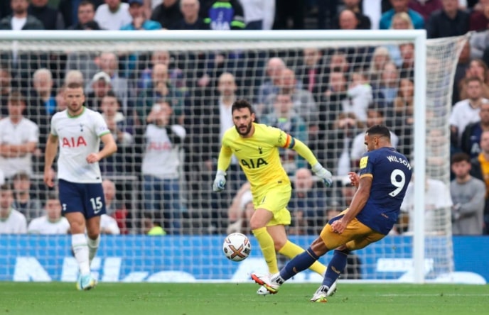 hang thu kem duyen tottenham tu tay dang 3 diem cho newcastle hinh 1