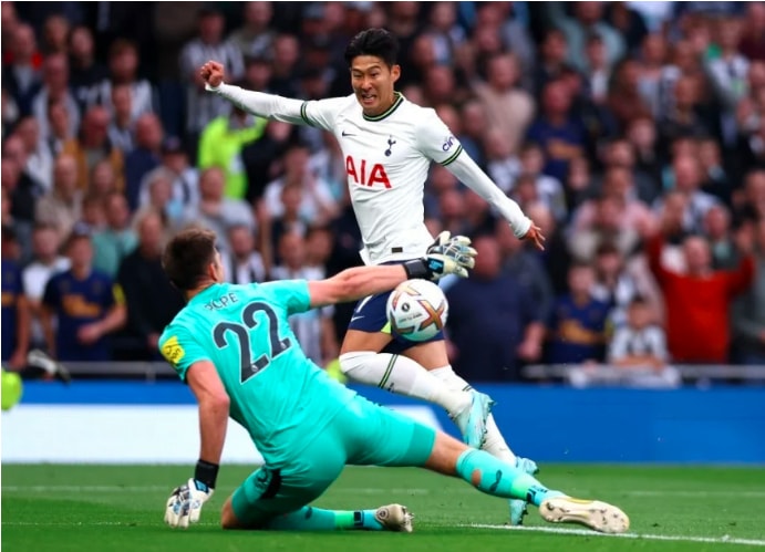 hang thu kem duyen tottenham tu tay dang 3 diem cho newcastle hinh 2