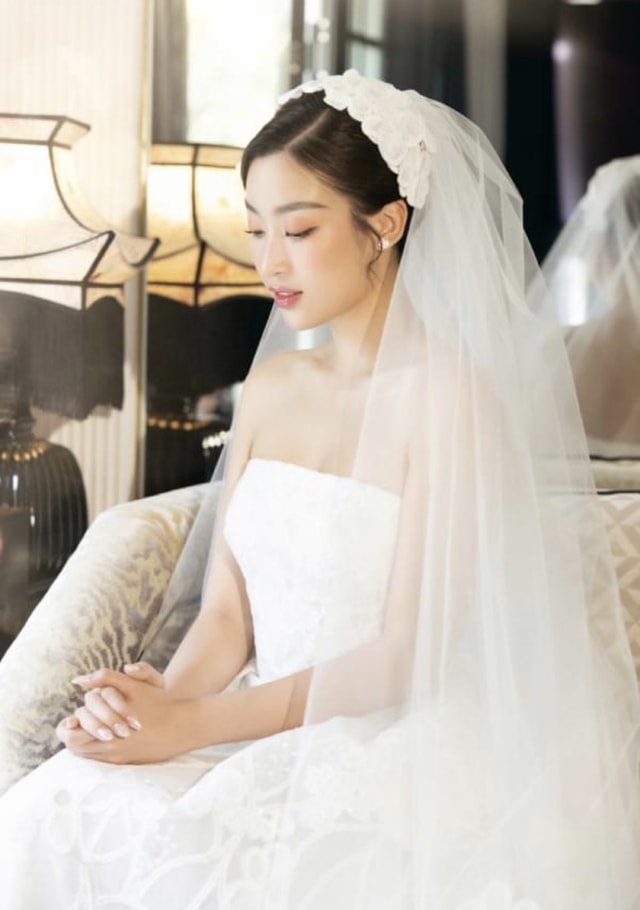 dam cuoi hoanh trang cua hoa hau do my linh va con trai bau hien hinh 1