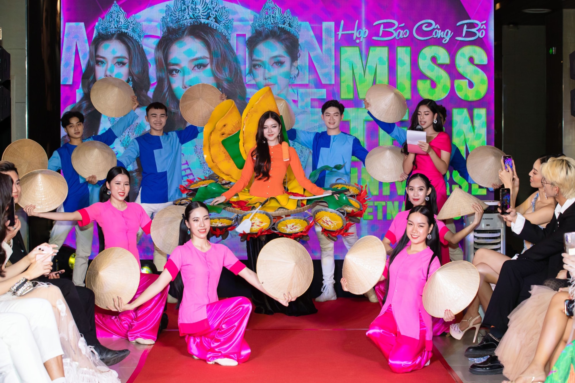 mrs united nations nguyen nhu quynh dong hanh cung nu sinh 17 tuoi tham du miss teen universe 2022 tai my hinh 4