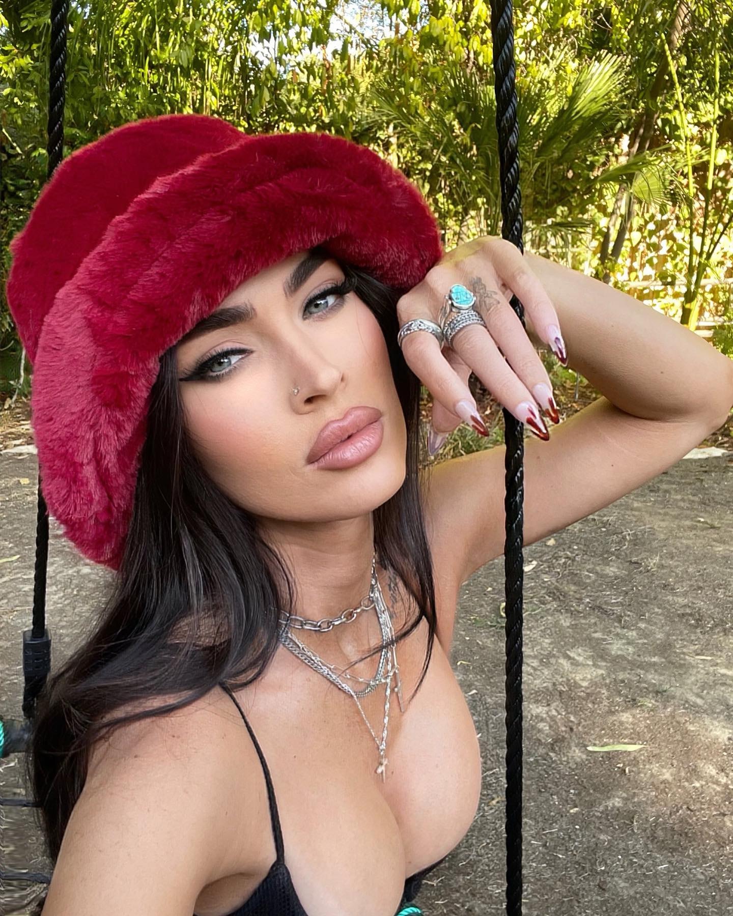 megan fox dap tra cuc gat khi bi chi trich me trai tre bo be con cai hinh 2