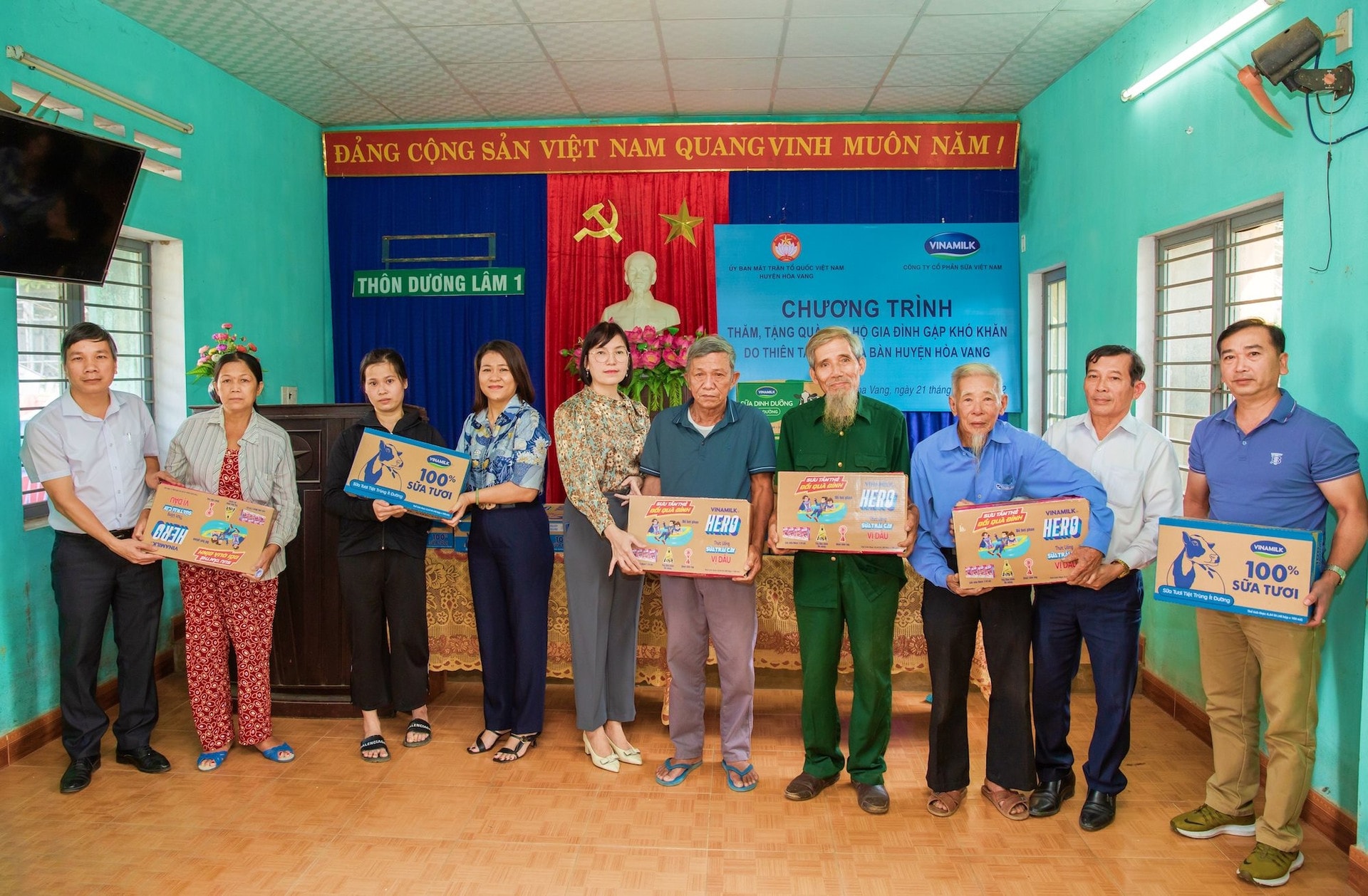 vinamilk ho tro hang tram ngan san pham dinh duong cho hoc sinh va nguoi dan 3 tinh mien trung bi thien tai hinh 2