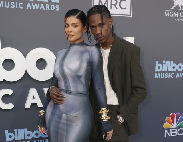 travis scott phu nhan ngoai tinh voi ban gai cu sau lung kylie jenner hinh 1