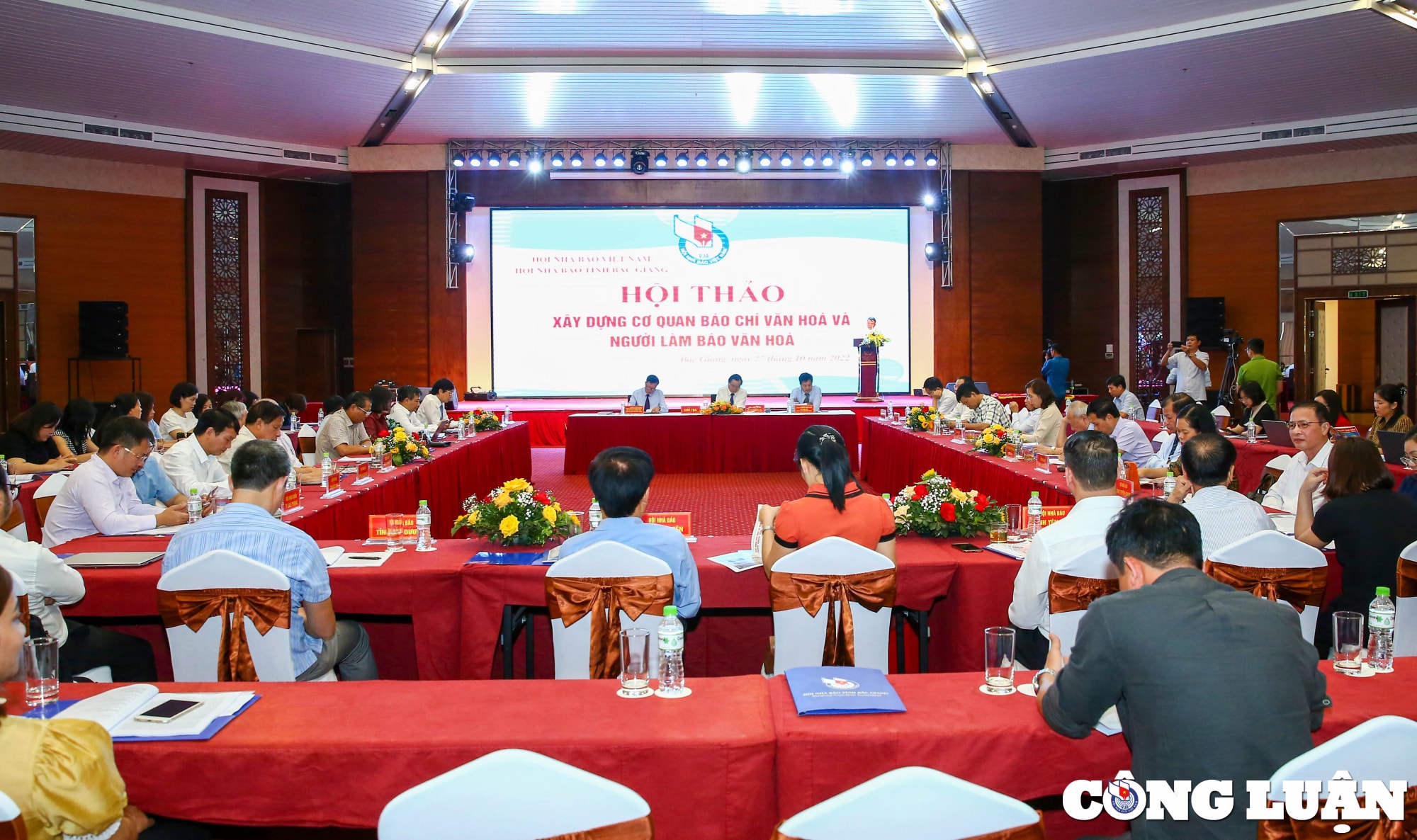 cung thoi bung len ngon lua thi dua lam that chuyen bien thuc chat hinh 10