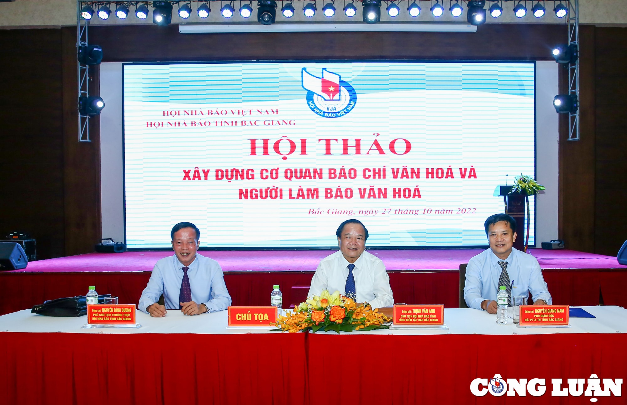cung thoi bung len ngon lua thi dua lam that chuyen bien thuc chat hinh 1