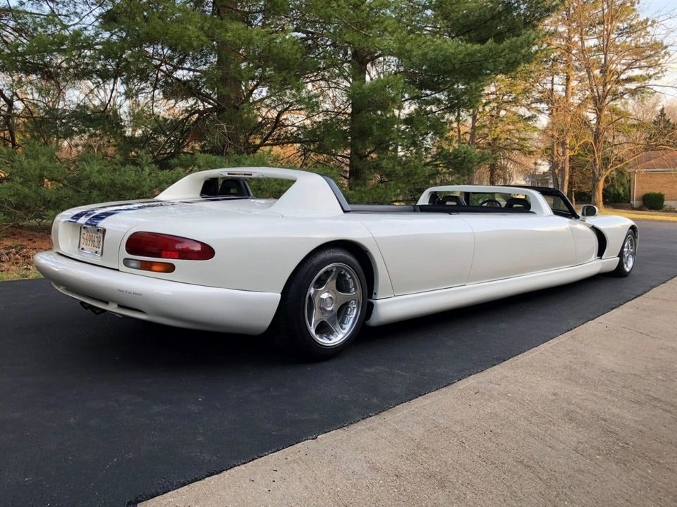 ngam chiec limousine dai gan 8m lam tu xe dua dodge viper rt 10 doi 1996 hinh 4