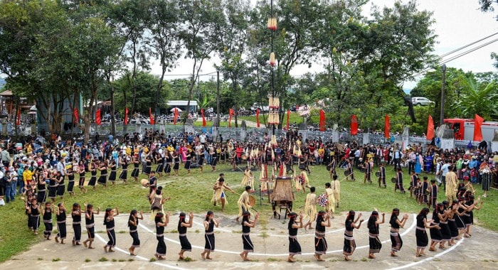 hoc sinh kon tum thi trinh dien trang phuc dan toc thieu so hinh 1
