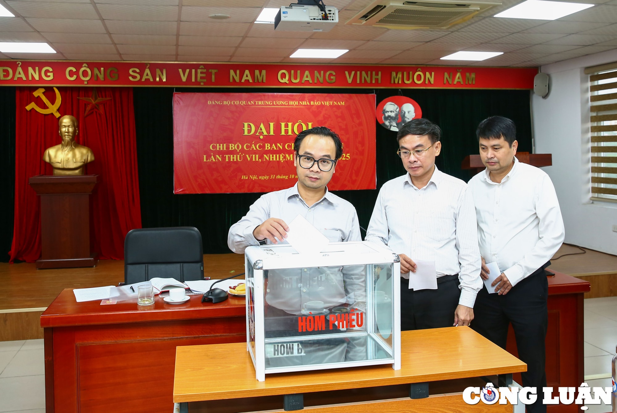 chi bo cac ban chuyen mon tiep tuc doan ket chu dong sang tao phat huy dan chu hinh 4