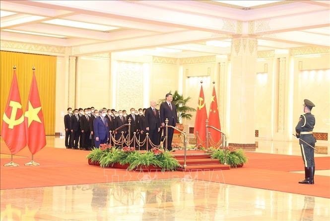 le don chinh thuc tong bi thu nguyen phu trong va doan dai bieu cap cao viet nam hinh 2