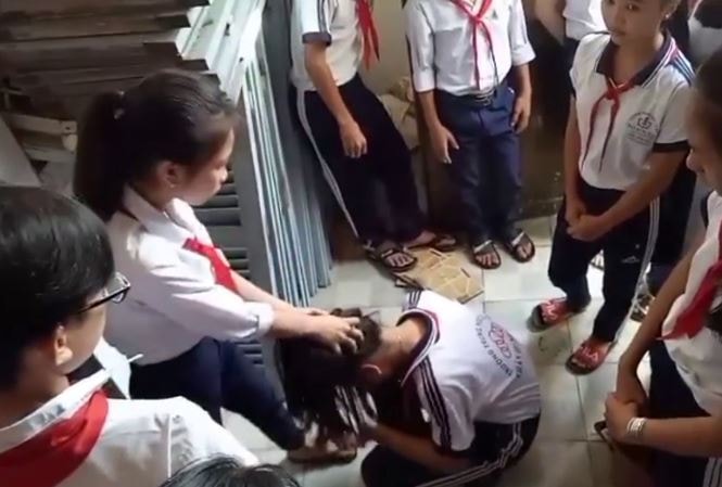 bao luc hoc duong hoc sinh so ke voi ba me nha truong hinh 2
