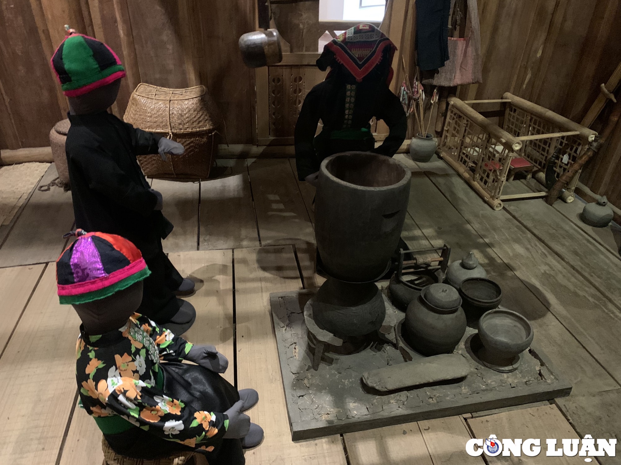 kham pha khong gian trung bay tai bao tang dan toc hoc viet nam hinh 11