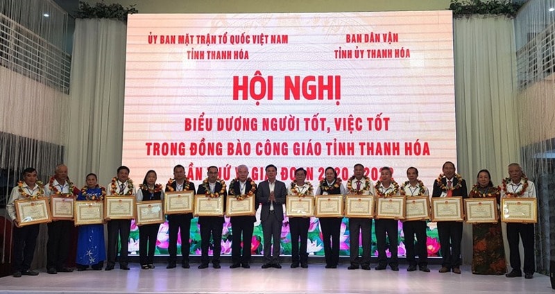 thanh hoa bieu duong 100 tam guong kinh chua yeu nuoc tieu bieu hinh 1