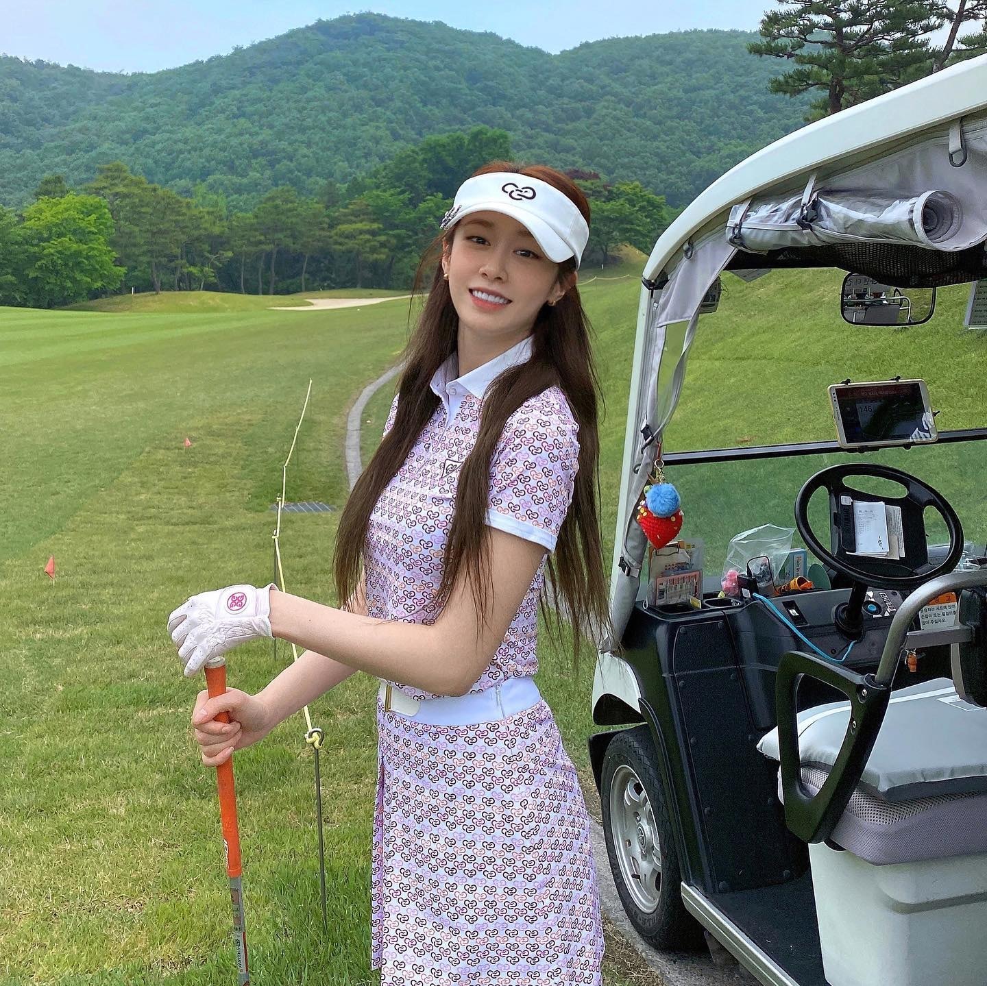 ji yeon va cau thu bong chay to chuc hon le vao thang 12 hinh 2