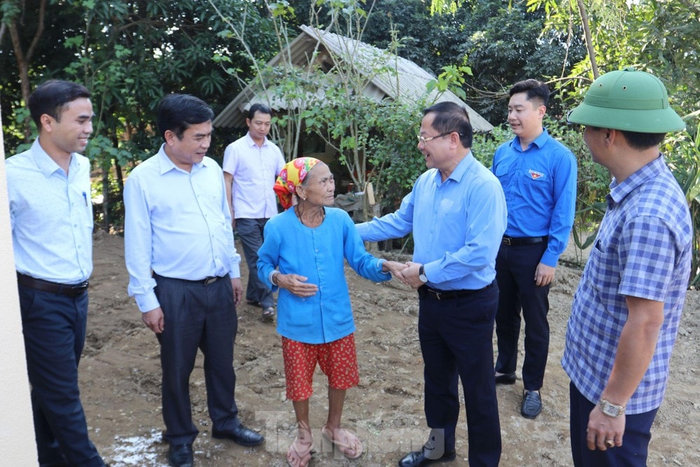 bao tien phong khanh thanh cau noi yeu thuong  cung em toi truong cho nguoi dan nghe an hinh 2