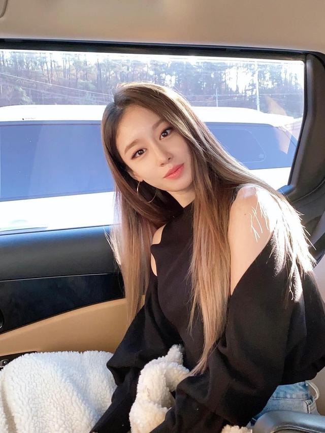 ji yeon va cau thu bong chay to chuc hon le vao thang 12 hinh 1
