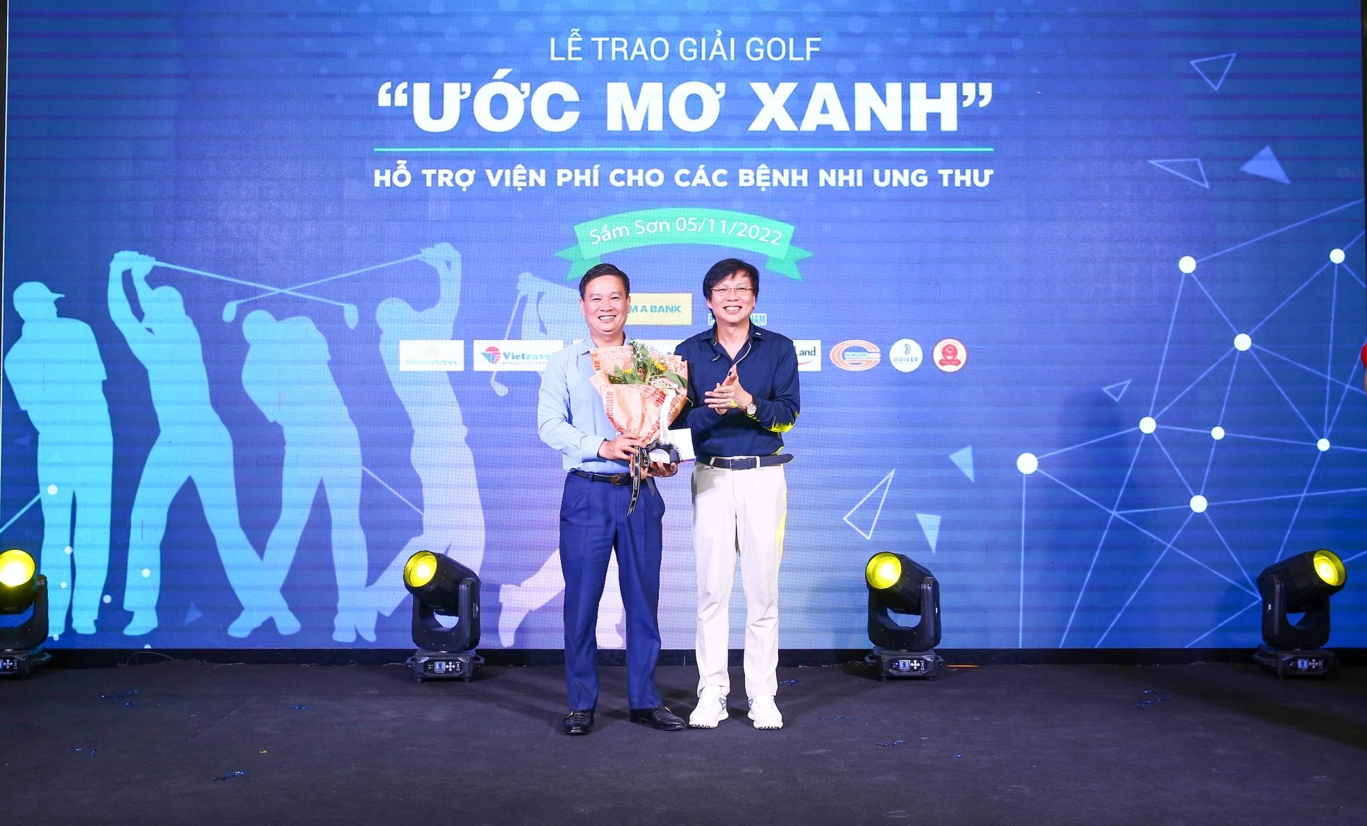 giai golf uoc mo xanh lan thu i thanh cong tot dep hinh 1