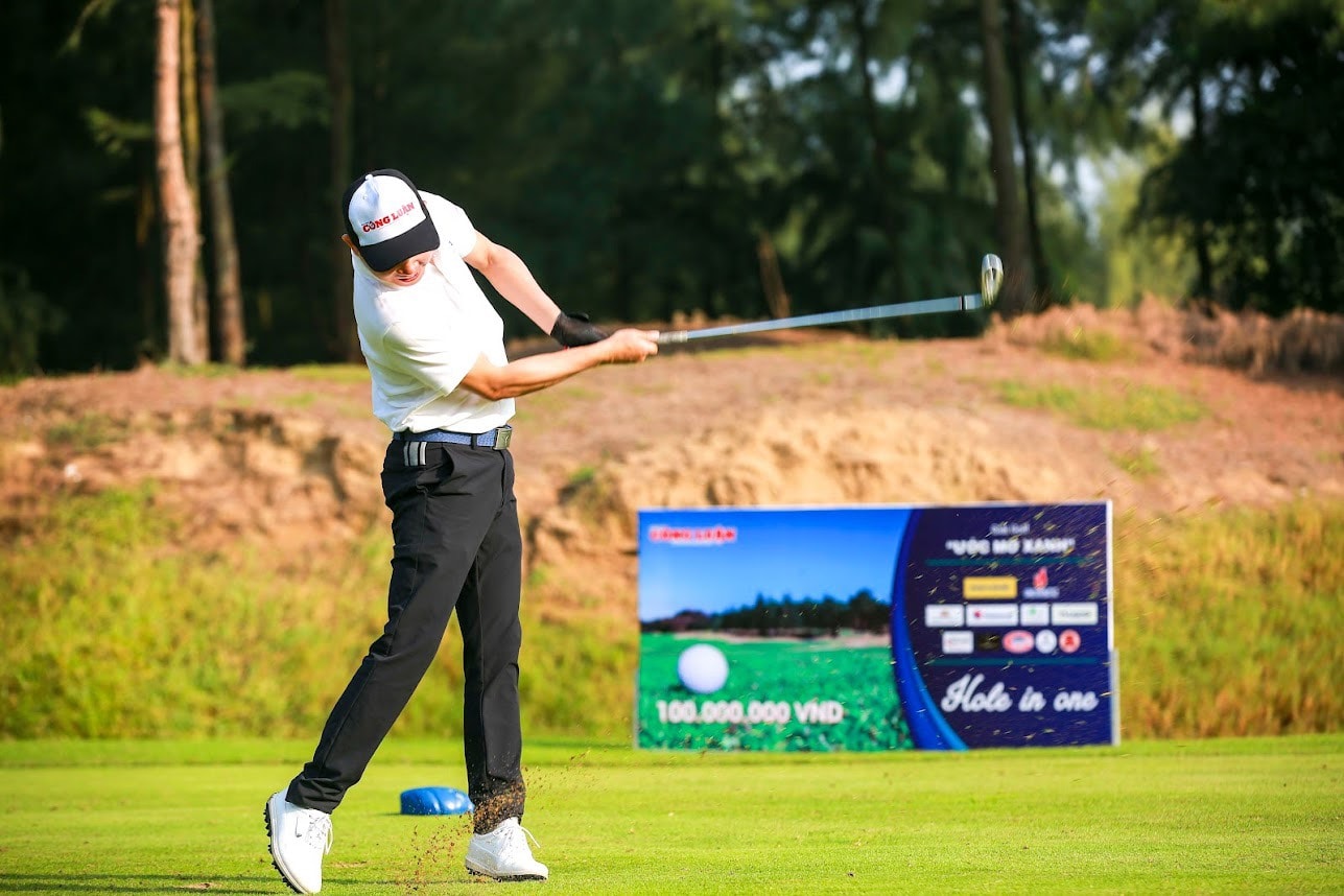 giai golf uoc mo xanh lan thu i thanh cong tot dep hinh 4