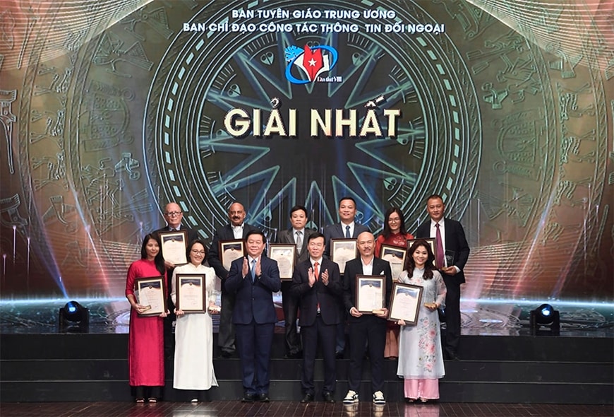 giai thuong toan quoc ve thong tin doi ngoai khoi day khat vong phat trien dat nuoc phon vinh hanh phuc hinh 3