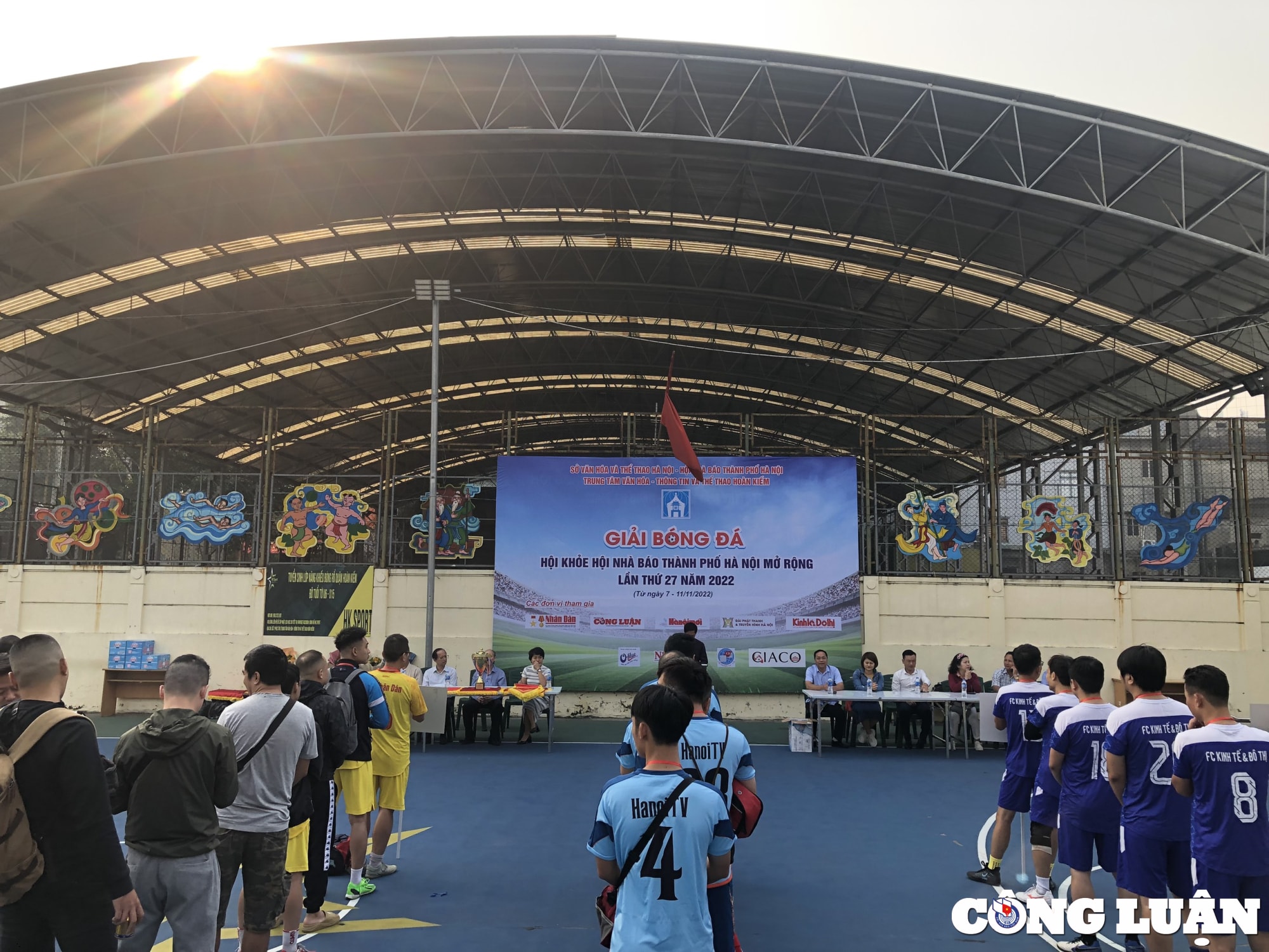 bao nha bao cong luan tham du giai bong da hoi khoe hoi nha bao tp ha noi mo rong hinh 1