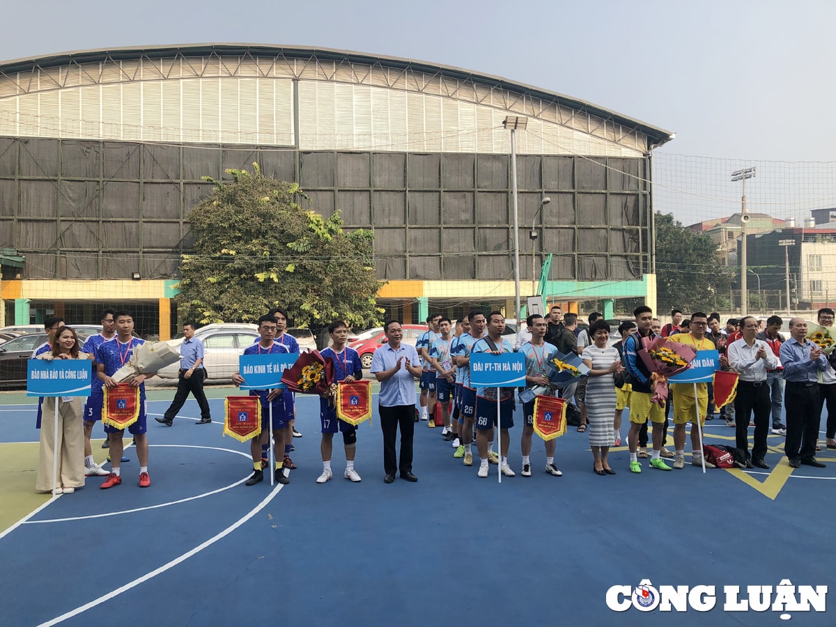 bao nha bao cong luan tham du giai bong da hoi khoe hoi nha bao tp ha noi mo rong hinh 3