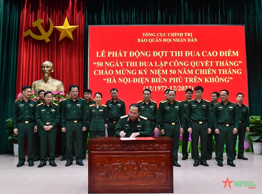bao quan doi nhan dan thi dua lap cong nhan ky niem 50 nam chien thang ha noi  dien bien phu tren khong hinh 1
