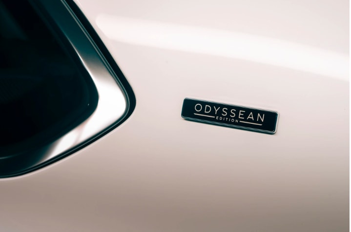 bentley bentayga odyssean edition lo dien hinh 4