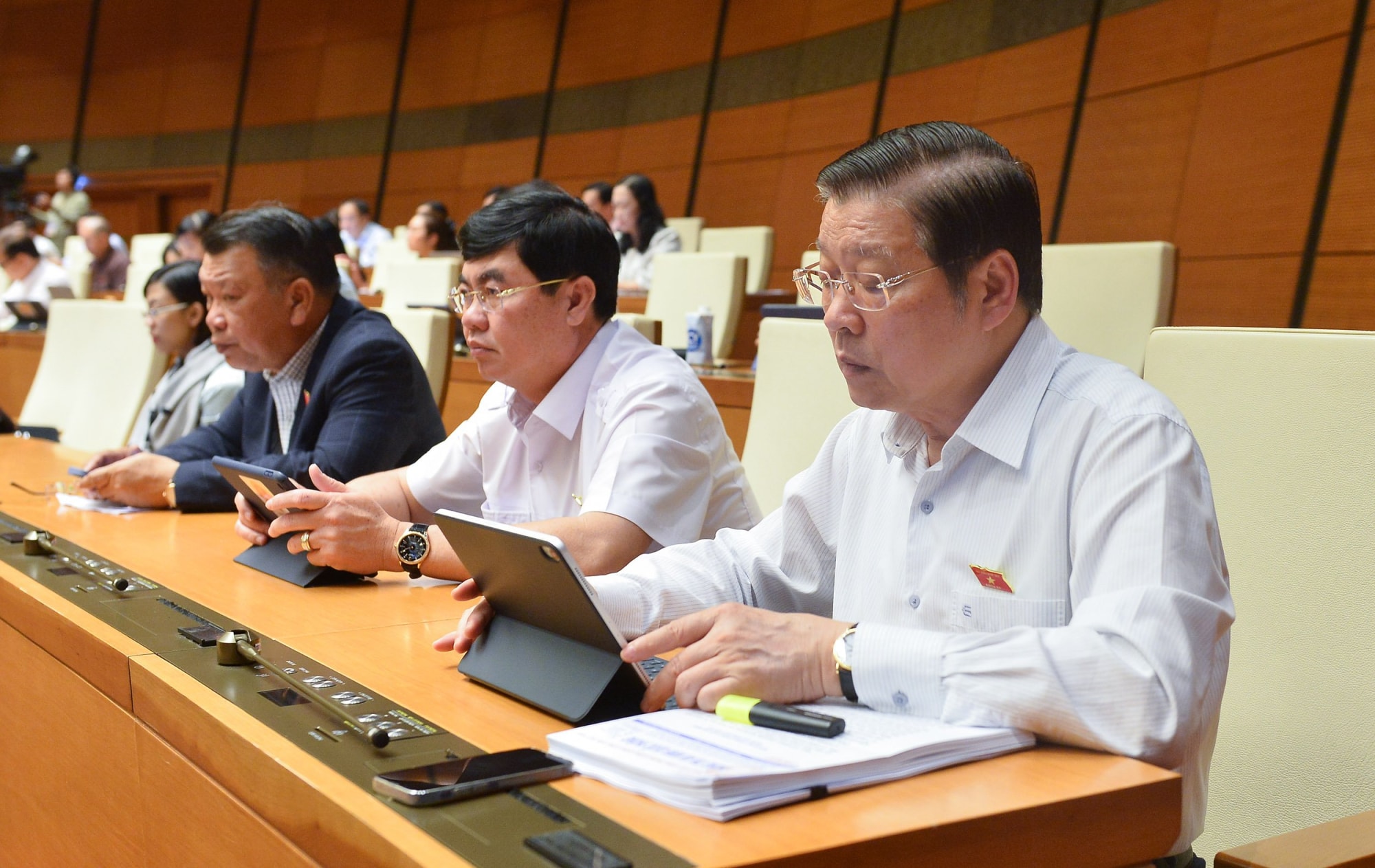 tham nhung vat da lam chun buoc cac nha dau tu xoi mon long tin cua nhan dan hinh 2