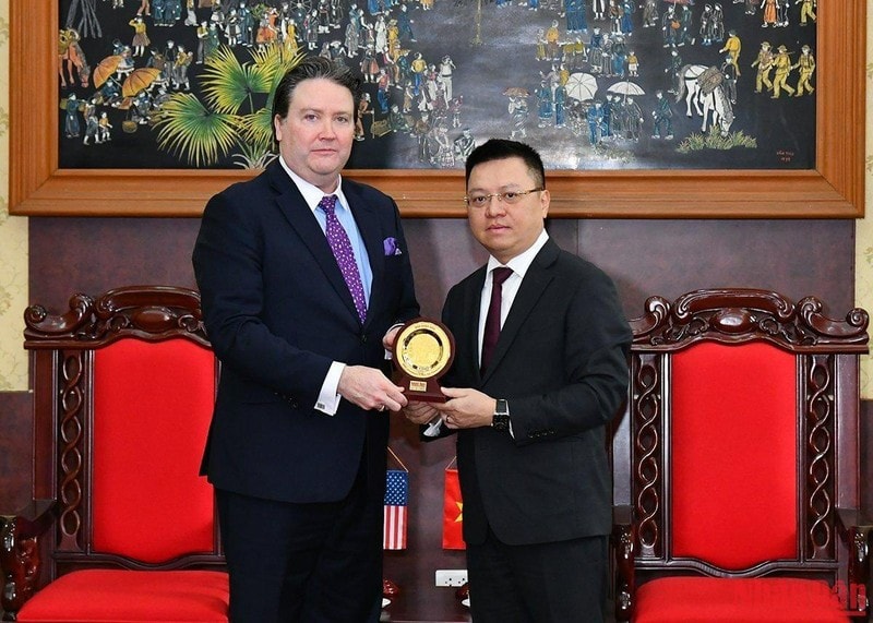 dong chi le quoc minh tiep dai su hoa ky tai viet nam marc e knapper hinh 1