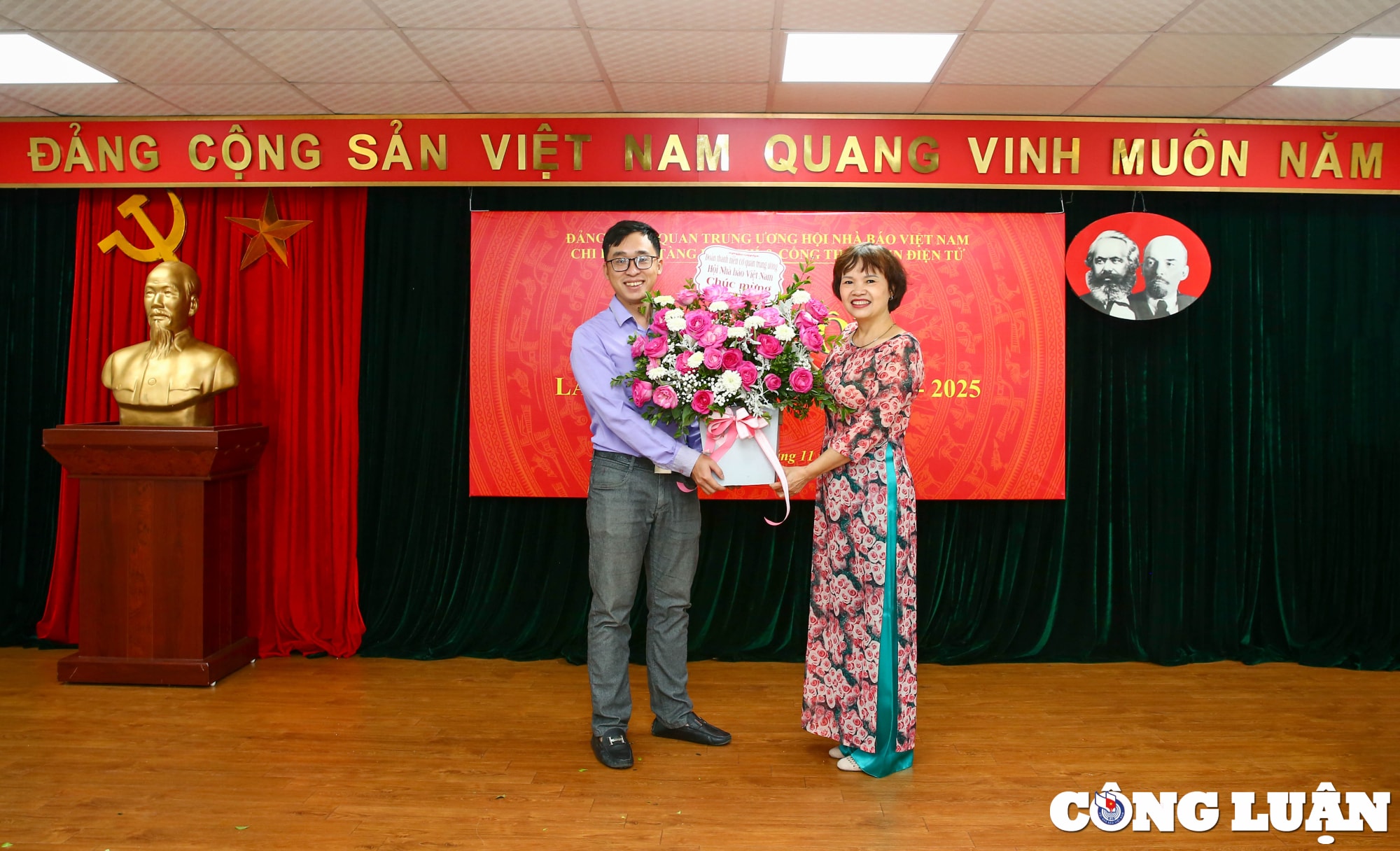 tiep tuc phat huy vai tro vi tri cua chi bo nang cao chat luong cac dot sinh hoat hinh 8