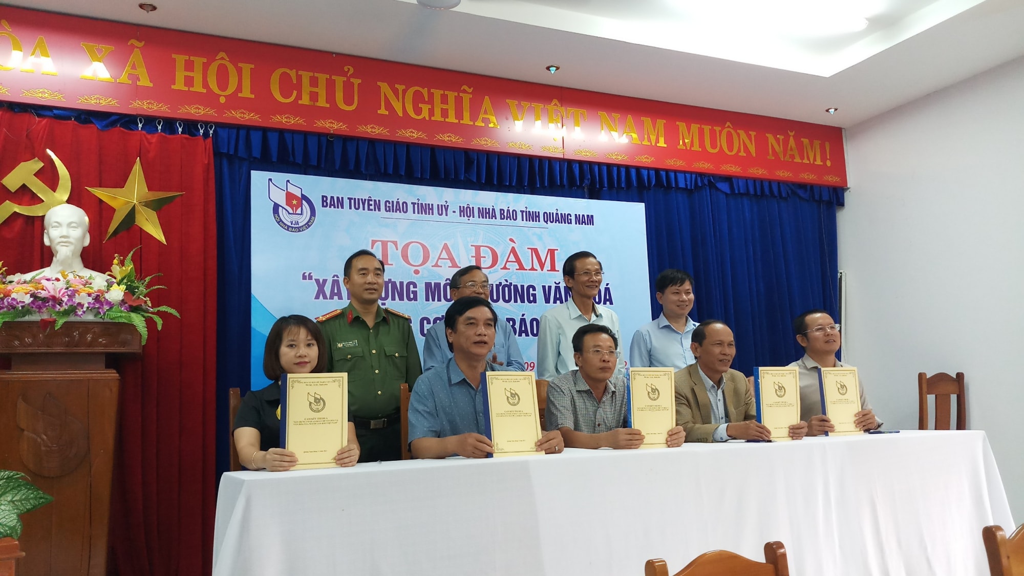 xay dung moi truong van hoa can su chung tay cua cac co quan bao chi va moi nha bao hinh 2