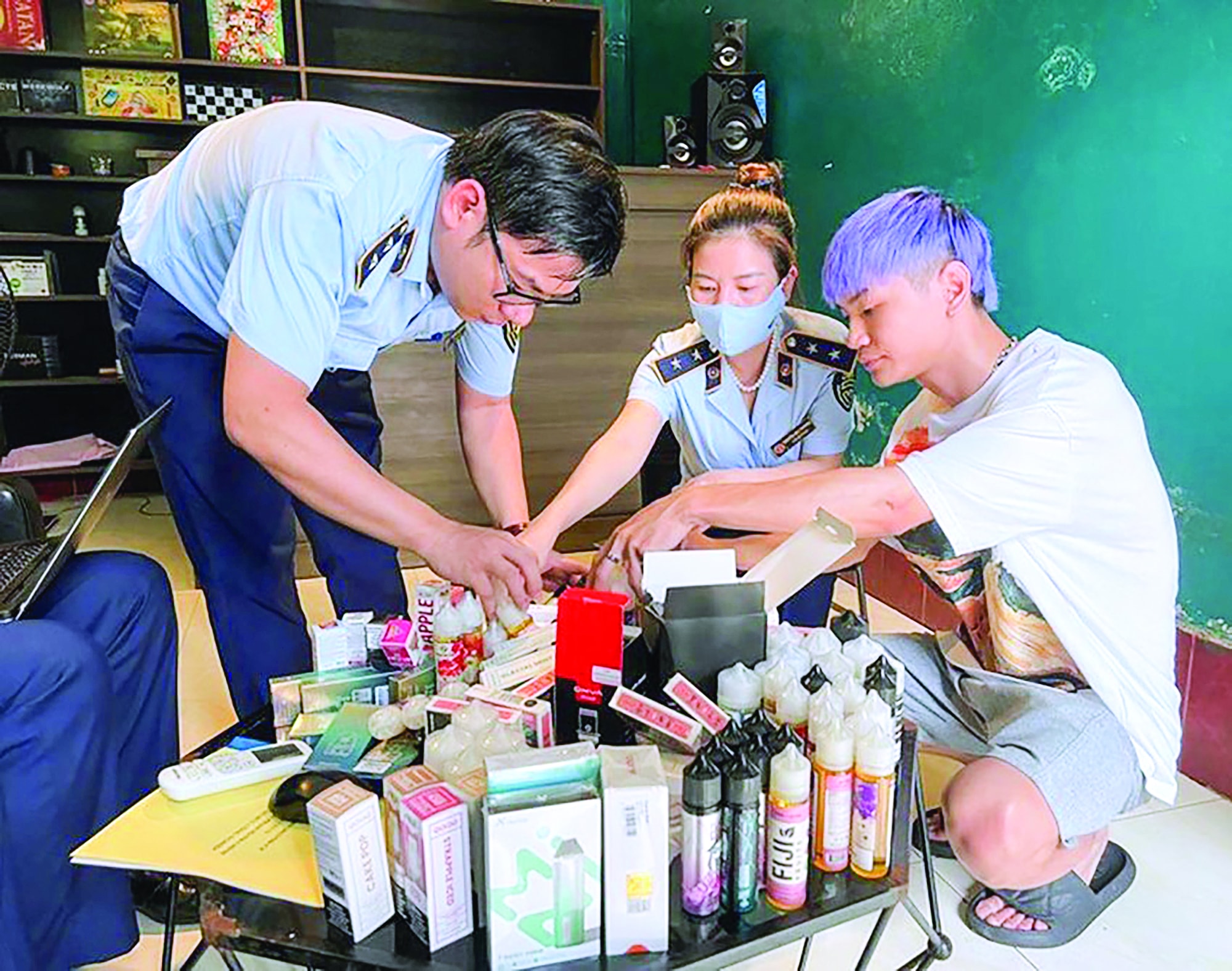 thuoc la dien tu hau qua khon luong tu mot trao luu thoi thuong hinh 2