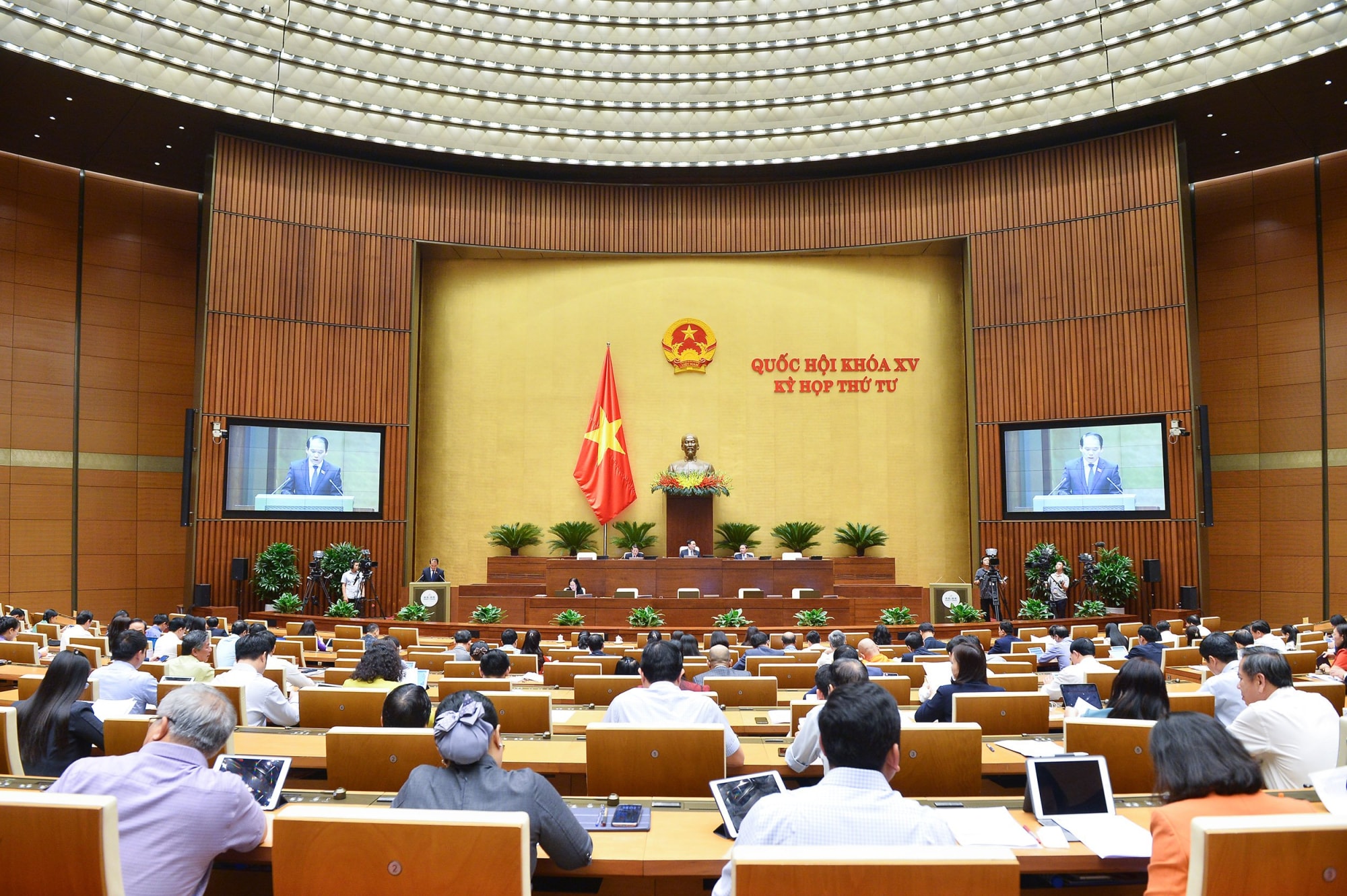 quoc hoi de nghi ca the hoa trach nhiem nguoi dung dau khi cham giai ngan hinh 2