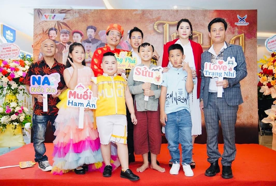 rung sao hoi tu tai buoi hop bao ra mat phim bom tan trang nhi hinh 1
