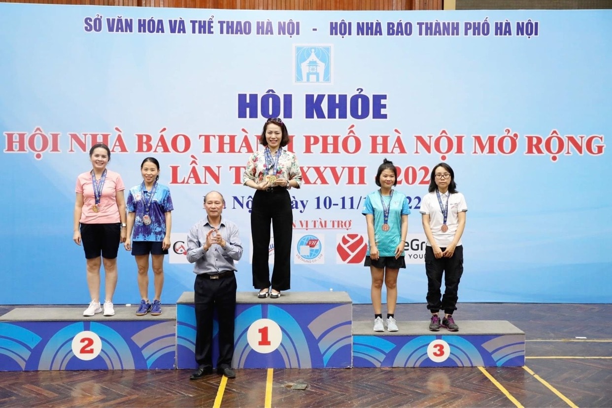 bao nha bao cong luan doat giai ba tai giai bong da hoi khoe hoi nha bao tp ha noi hinh 3