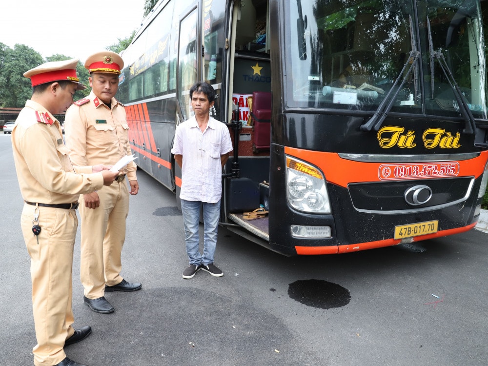 bat xe khach van chuyen go trai phep tu dak lak ve ha tinh tieu thu hinh 1
