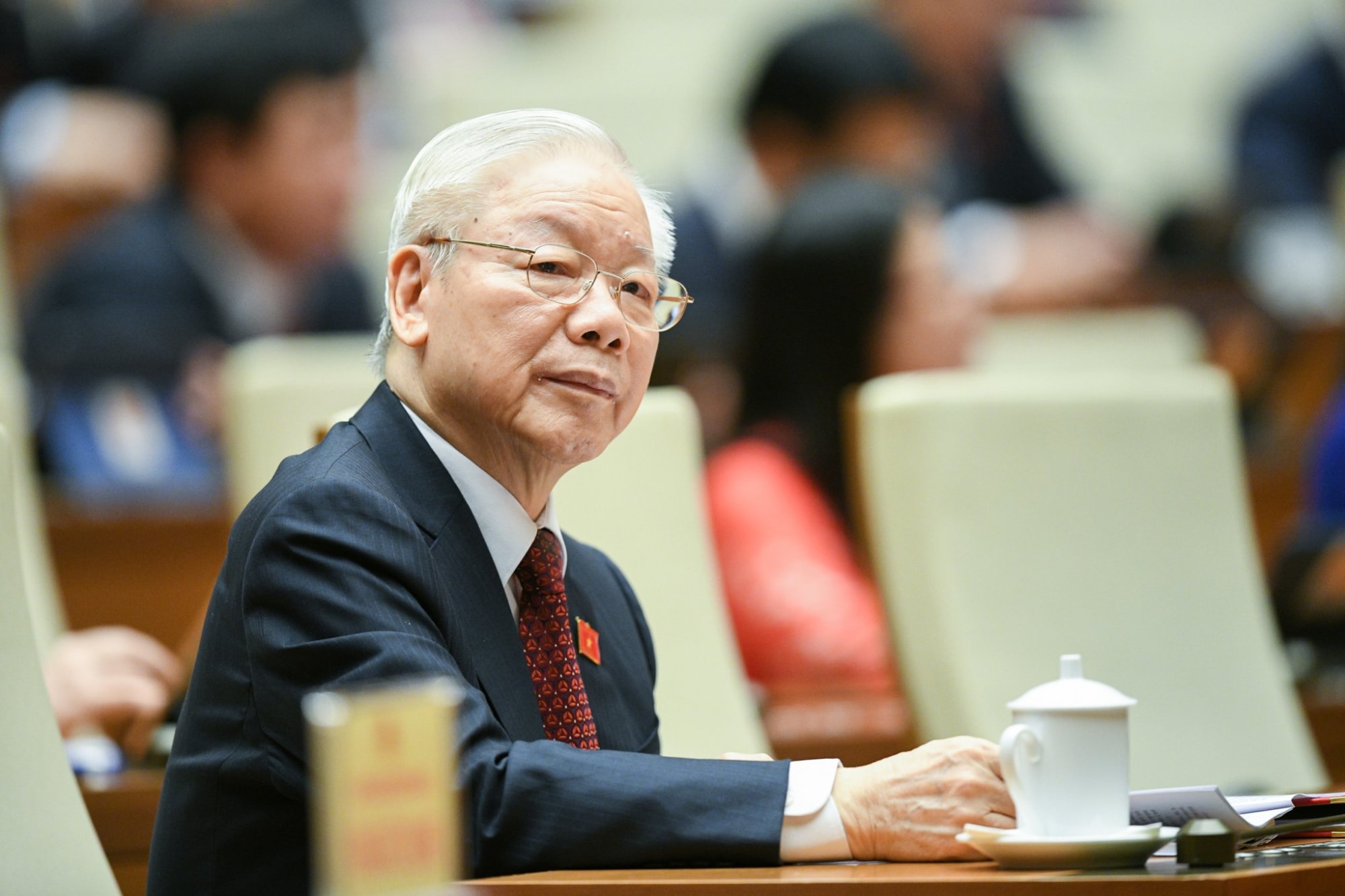 tinh than hoi nghi trung uong 6 da the hien dam net trong tung quyet sach cua quoc hoi hinh 1