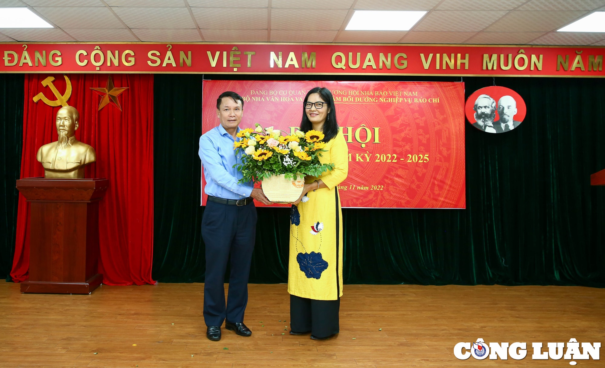 giu vung vai tro cua tung dang vien trong cong tac xay dung to chuc co so dang trong sach vung manh hinh 2