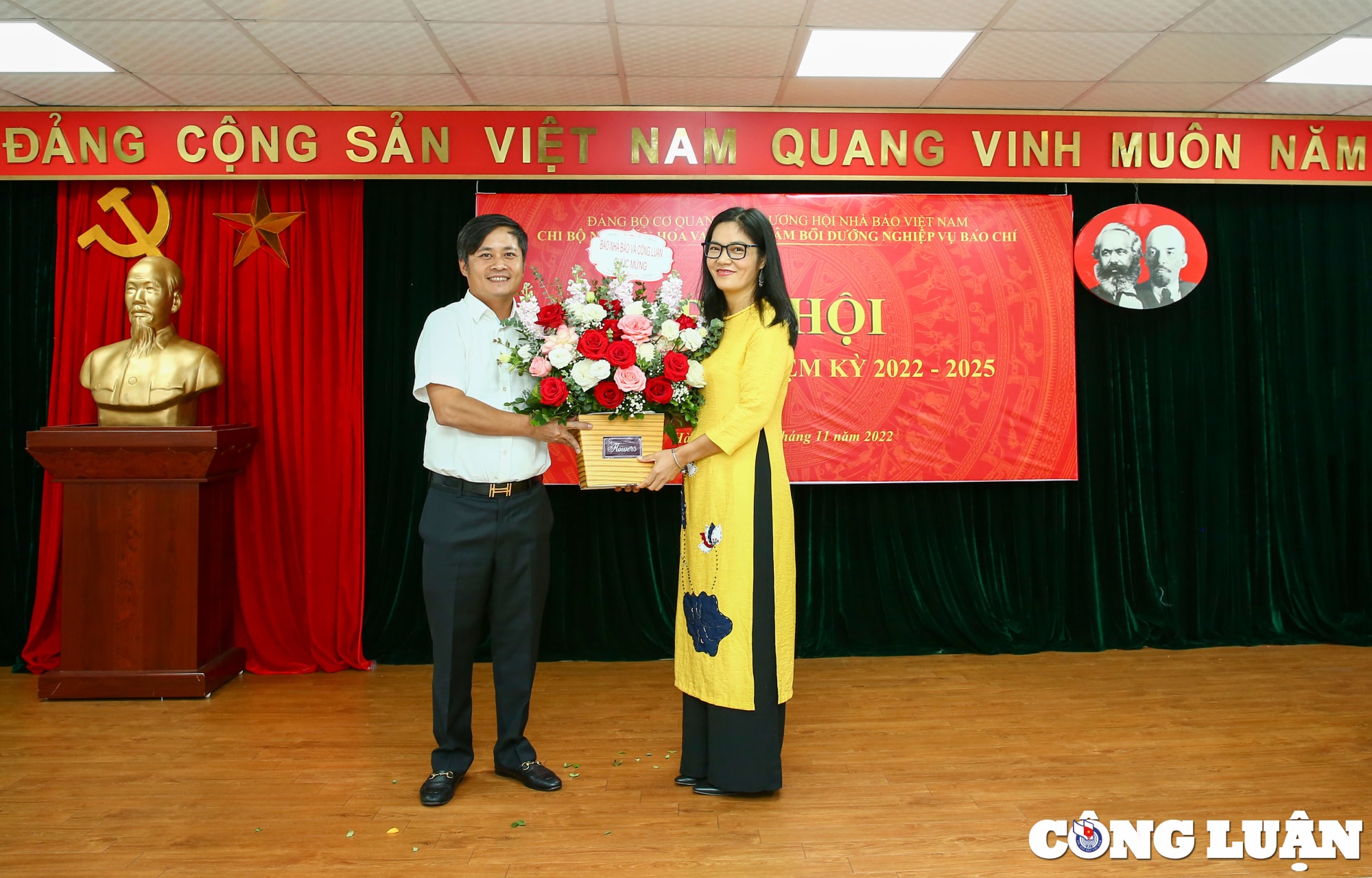 giu vung vai tro cua tung dang vien trong cong tac xay dung to chuc co so dang trong sach vung manh hinh 3