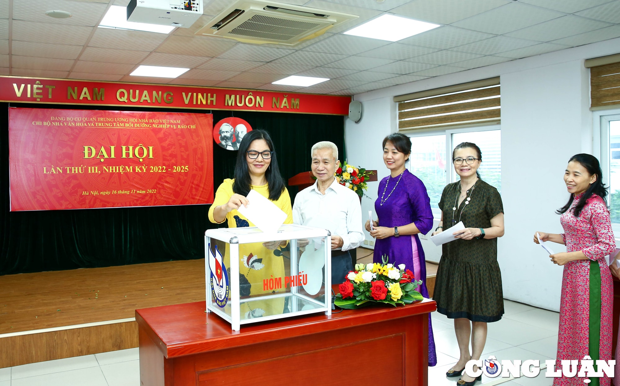 giu vung vai tro cua tung dang vien trong cong tac xay dung to chuc co so dang trong sach vung manh hinh 5