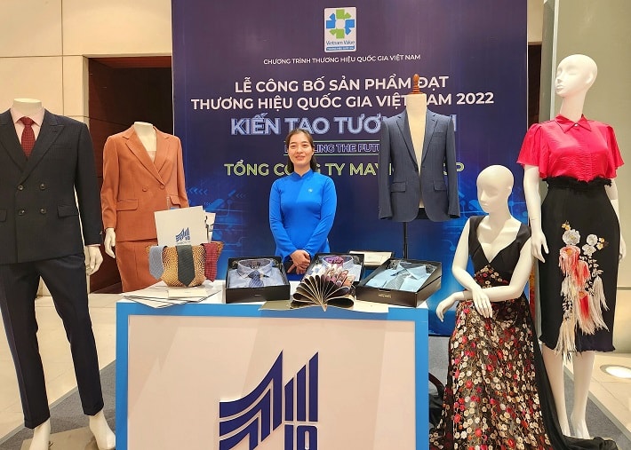 may 10 ra mat thuong hieu moi chinh phuc gioi tre viet nam hinh 1