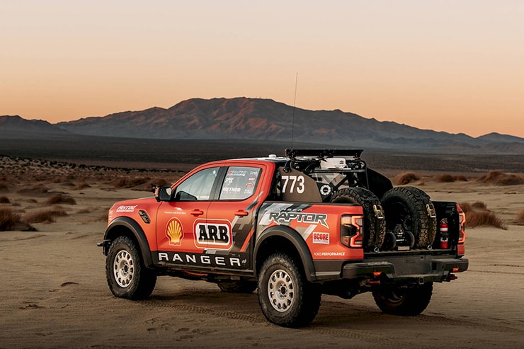 ford ranger raptor xuat hien trong giai dua khac nghiet nhat hanh tinh hinh 3