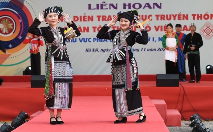 dac sac trang phuc truyen thong cac dan toc thieu so viet nam hinh 7