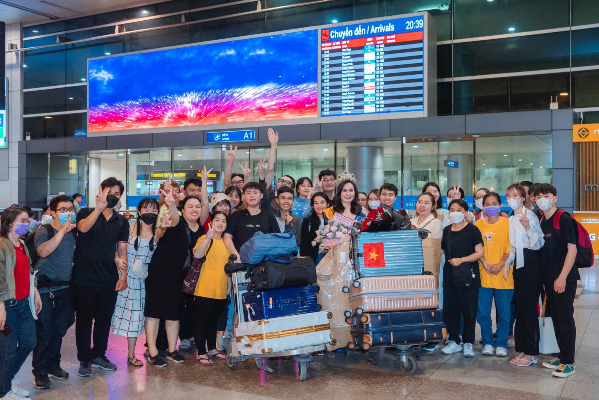 tan mrs grand international 2022 phan kim oanh rang ro ngay tro ve hinh 3