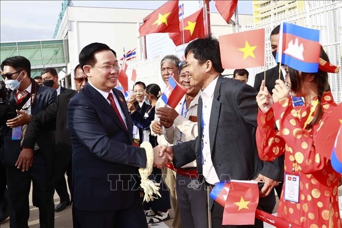 chu tich quoc hoi bat dau tham chinh thuc campuchia va du aipa 43 hinh 2