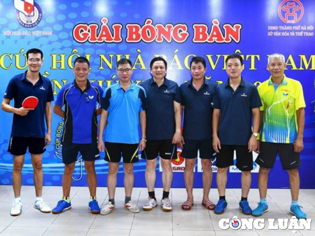 giai bong ban cup hoi nha bao viet nam luon co suc hut ky la hinh 4
